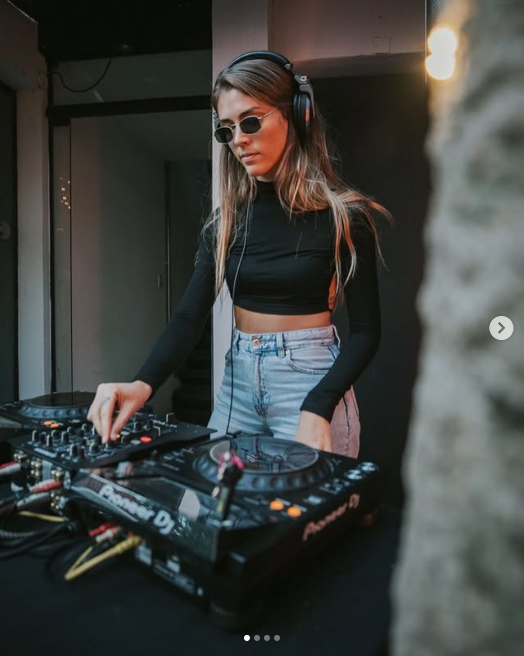 Maite con lentes, día casual