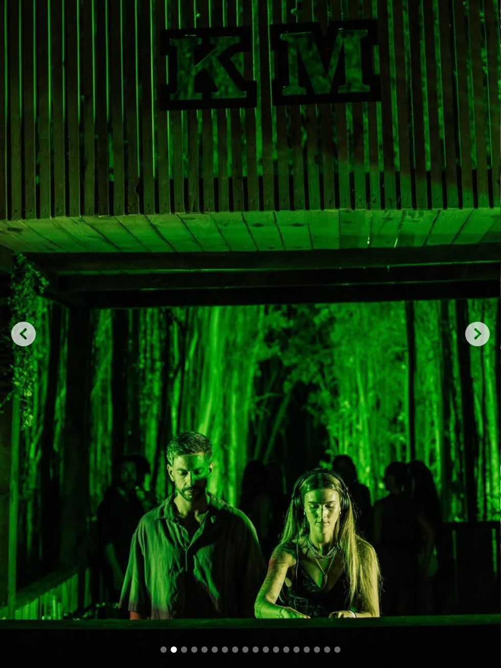 KM venue, green lights, b2b